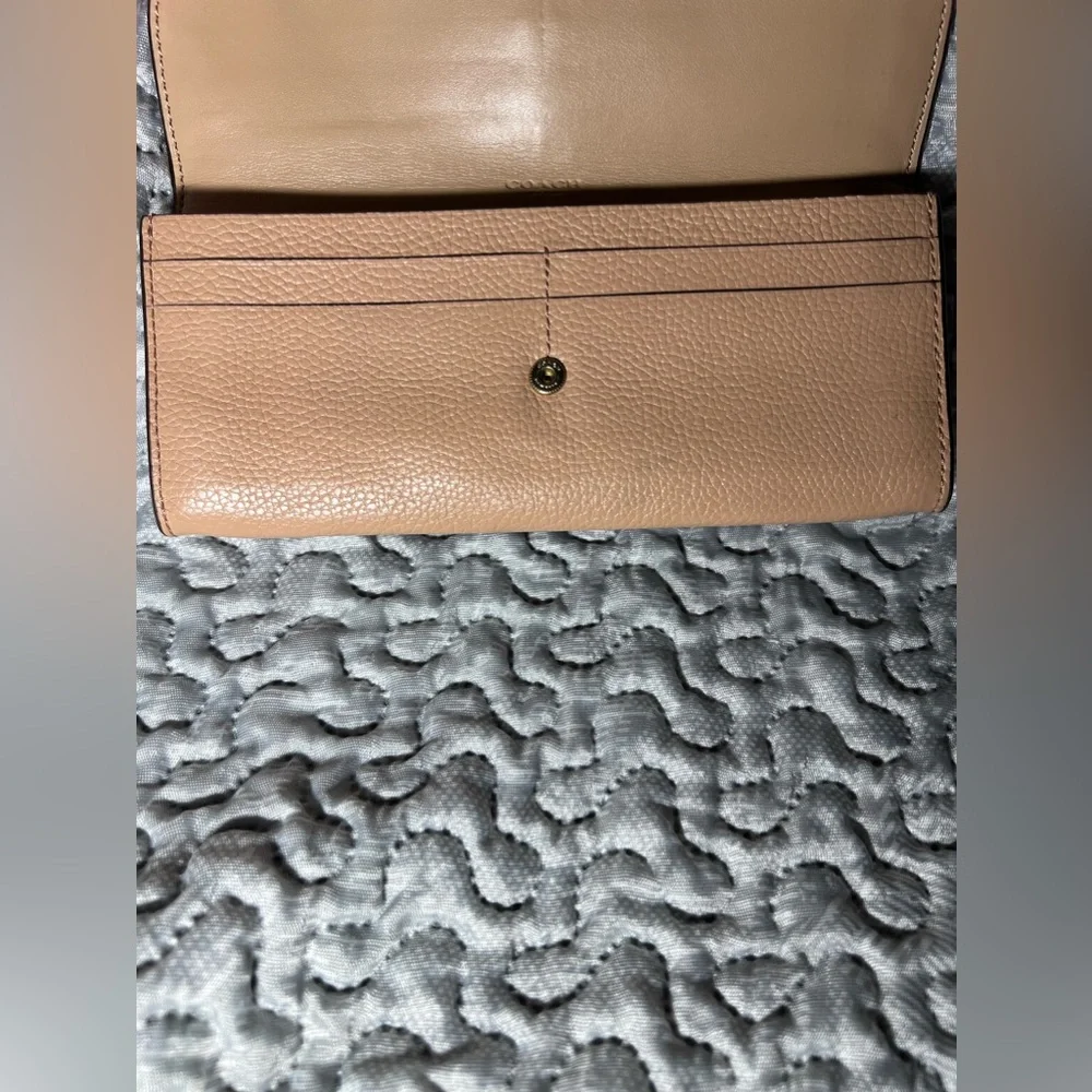 B04 -‎ Coach Pebble Leather Slim Wallet